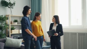 Caso real de agente de IA para inmobiliarias que atiende, agenda visitas y hace seguimiento comercial