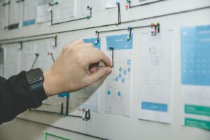 Equipo analizando procesos empresariales para automatizarlos con inteligencia artificial
