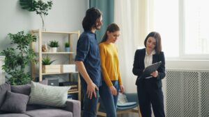 Agente inmobiliario utilizando inteligencia artificial para ventas, seguimiento y automatización